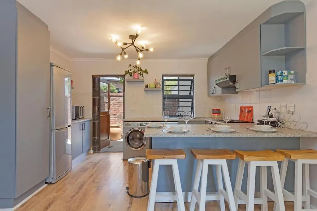 3 Bedroom Holiday Home In Royal Ascot Cape Town - Strictly No Parties Or Events Apartment