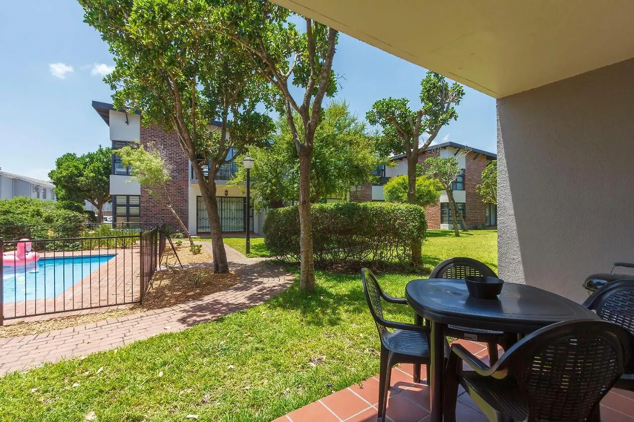Apartment 3 Bedroom Holiday Home In Royal Ascot Cape Town - Strictly No Parties Or Events