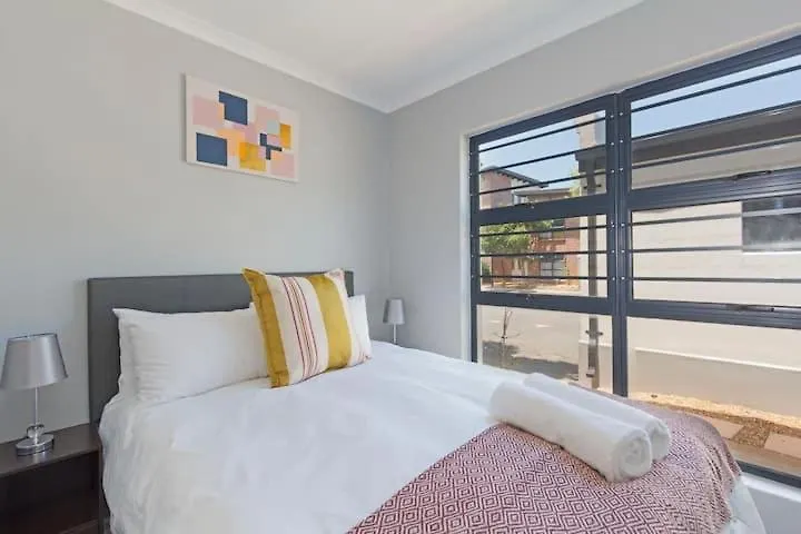 3 Bedroom Holiday Home In Royal Ascot Cape Town - Strictly No Parties Or Events 0*,  South Africa