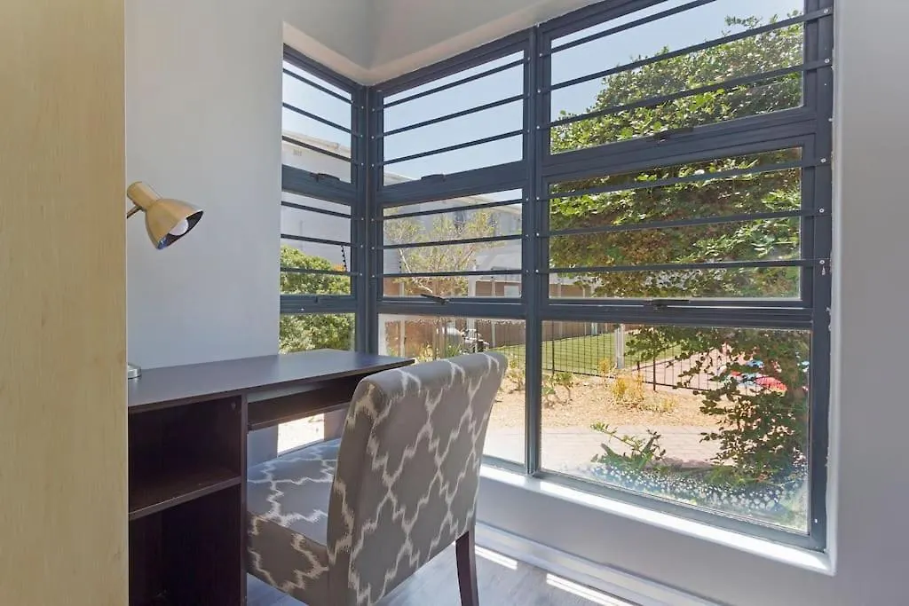 3 Bedroom Holiday Home In Royal Ascot Cape Town - Strictly No Parties Or Events 0*,