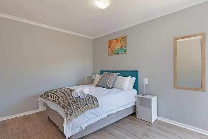 3 Bedroom Holiday Home In Royal Ascot Cape Town - Strictly No Parties Or Events